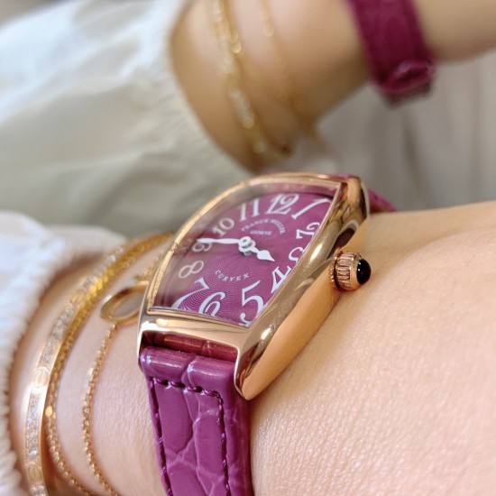 实拍 小红书强推 新色 FranckMuller 法兰克穆勒腕表是世界最知名的高级腕表品牌之一,也是无数男女明星的热捧之物。小酒桶型上手更潮,瑞士石英,表壳后盖桥形设计,贴手型 316上等精钢.尺寸26mm 实拍 小红书强推 新色 FranckMuller 法兰克穆勒腕表是世界最知名的高级腕表品牌之一,也是无数男女明星的热捧之物。小酒桶型上手更潮,瑞士石英,表壳后盖桥形设计,贴手型 316上等精钢.尺寸26mm