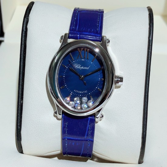 实拍 萧邦-ChopardHappy Sport Oval 石英版本腕表精钢表壳制表工艺与优雅美学风格巧妙结合,以此来展示女性魅力和技术性能。玫瑰金真空电镀材质,既优雅又时尚,以圆润柔美的曲线演绎隽永女性魅力。萧邦对象征永恒的椭圆形展现新颖诠释,打造出一款献给女性的臻礼,许下一个象征快乐的诚挚诺言。Happy Spor欢快嬉戏、自由旋转的水钻珠子在两片蓝宝石水晶之间愉悦轻舞。表壳 约30mm珍珠贝壳彩色表盘搭配光泽亮皮纹表带针扣穿戴C表扣。 实拍 萧邦-ChopardHappy Sport Oval 石英版本腕表精钢表壳制表工艺与优雅美学风格巧妙结合,以此来展示女性魅力和技术性能。玫瑰金真空电镀材质,既优雅又时尚,以圆润柔美的曲线演绎隽永女性魅力。萧邦对象征永恒的椭圆形展现新颖诠释,打造出一款献给女性的臻礼,许下一个象征快乐的诚挚诺言。Happy Spor欢快嬉戏、自由旋转的水钻珠子在两片蓝宝石水晶之间愉悦轻舞。表壳 约30mm珍珠贝壳彩色表盘搭配光泽亮皮纹表带针扣穿戴C表扣。