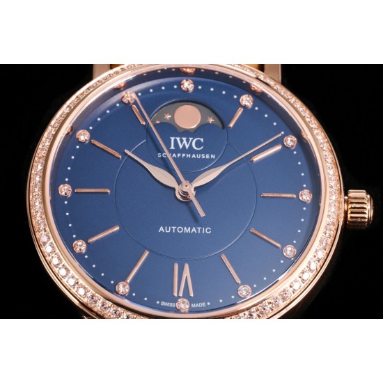 TW新品 颜值巅峰IWC旗下最耀眼的明星,万国长动能月相专家。全新的柏涛菲诺系列IW659601透底腕表。独家巨资订制万国Cal.32800真月相功能机芯【表壳】316L精钢表壳,打磨抛光非常圆润。尺寸37.1跟官网一致。双面防反光拱形蓝宝石镀膜镜面 【表带】意大利小牛皮 【机芯】自主研制自动上链机械机芯,机芯稳定,走时准。IWC旗下最耀眼的透底腕表。适合各种商务场合,简敛精致不失优雅!欢迎各路表友品鉴! TW新品 颜值巅峰IWC旗下最耀眼的明星,万国长动能月相专家。全新的柏涛菲诺系列IW659601透底腕表。独家巨资订制万国Cal.32800真月相功能机芯【表壳】316L精钢表壳,打磨抛光非常圆润。尺寸37.1跟官网一致。双面防反光拱形蓝宝石镀膜镜面 【表带】意大利小牛皮 【机芯】自主研制自动上链机械机芯,机芯稳定,走时准。IWC旗下最耀眼的透底腕表。适合各种商务场合,简敛精致不失优雅!欢迎各路表友品鉴!