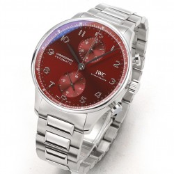 V6S新品，IWC万国表为其经典全新葡萄牙系列计时腕表推出首款精钢表链款式。IWC万国表首次为这款经典时计系列腕表配备精钢表链，令IWC万国表葡萄牙系列计时腕表更添几分灵活随性。表链经过抛光与拉丝工艺修饰，精密入微，优美雅致；蝴蝶式折叠表扣赋予其符合人体工学的贴心设计，细腻贴合手腕，佩戴无比舒适。配备精钢表链的全新表款采用精钢表壳，腕表内部搭载IWC万国表自制69355型计时机芯，坚固而精准，采用经典导柱轮设计，透过蓝宝石玻璃表背可纵览机芯风采。高效双向棘爪上链系统提供46小时动力储备。
