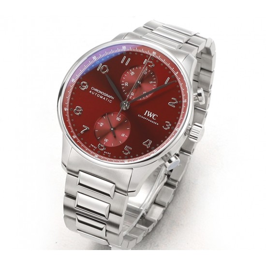 V6S新品,IWC万国表为其经典全新葡萄牙系列计时腕表推出首款精钢表链款式。IWC万国表首次为这款经典时计系列腕表配备精钢表链,令IWC万国表葡萄牙系列计时腕表更添几分灵活随性。表链经过抛光与拉丝工艺修饰,精密入微,优美雅致;蝴蝶式折叠表扣赋予其符合人体工学的贴心设计,细腻贴合手腕,佩戴无比舒适。配备精钢表链的全新表款采用精钢表壳,腕表内部搭载IWC万国表自制69355型计时机芯,坚固而精准,采用经典导柱轮设计,透过蓝宝石玻璃表背可纵览机芯风采。高效双向棘爪上链系统提供46小时动力储备。 V6S新品,IWC万国表为其经典全新葡萄牙系列计时腕表推出首款精钢表链款式。IWC万国表首次为这款经典时计系列腕表配备精钢表链,令IWC万国表葡萄牙系列计时腕表更添几分灵活随性。表链经过抛光与拉丝工艺修饰,精密入微,优美雅致;蝴蝶式折叠表扣赋予其符合人体工学的贴心设计,细腻贴合手腕,佩戴无比舒适。配备精钢表链的全新表款采用精钢表壳,腕表内部搭载IWC万国表自制69355型计时机芯,坚固而精准,采用经典导柱轮设计,透过蓝宝石玻璃表背可纵览机芯风采。高效双向棘爪上链系统提供46小时动力储备。