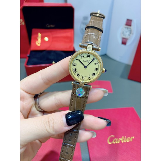经典永不过时的Cartier卡地亚圆盘中古腕表YYDS❤️一只很复古情结的卡地亚mustbe它来了。30mm表盘大小刚刚好,优雅大方且不失气质的韵味,蓝宝石把头在阳光下依旧纯洁透亮闪耀✨设计大气且耐看,卡地亚罗马文字表盘复古时尚,设计大气且耐看,蓝宝石水晶镜面,表盘两头以简洁的T形金属衔接表带,采用意大利牛皮表带,压鳄鱼纹花色,双面皮透气好,中古美表不仅满满的vintage韵味,酷辣御姐或温柔甜姐都可驾驭的加分款 经典永不过时的Cartier卡地亚圆盘中古腕表YYDS❤️一只很复古情结的卡地亚mustbe它来了。30mm表盘大小刚刚好,优雅大方且不失气质的韵味,蓝宝石把头在阳光下依旧纯洁透亮闪耀✨设计大气且耐看,卡地亚罗马文字表盘复古时尚,设计大气且耐看,蓝宝石水晶镜面,表盘两头以简洁的T形金属衔接表带,采用意大利牛皮表带,压鳄鱼纹花色,双面皮透气好,中古美表不仅满满的vintage韵味,酷辣御姐或温柔甜姐都可驾驭的加分款