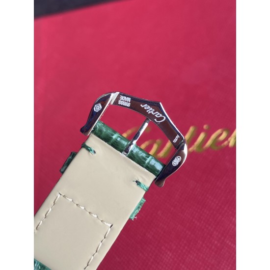 DR厂卡地亚 Cartier | 优雅经典的Tank系列则推出Tank Must腕表,采用纯进口石英机芯,走时精准。搭配彩色进口鳄鱼皮表带。尺寸为33mm*25mm 男女均可轻松驾驭的尺寸。卡地亚坦克 must新系列以致敬20世纪80年代单色风潮,卡地亚Tank 单一彩色表盘,色调及其微妙。这个复古的调调真的是美,要不要三个颜色都来一个,不俗,不艳,优雅的刚刚好! DR厂卡地亚 Cartier | 优雅经典的Tank系列则推出Tank Must腕表,采用纯进口石英机芯,走时精准。搭配彩色进口鳄鱼皮表带。尺寸为33mm*25mm 男女均可轻松驾驭的尺寸。卡地亚坦克 must新系列以致敬20世纪80年代单色风潮,卡地亚Tank 单一彩色表盘,色调及其微妙。这个复古的调调真的是美,要不要三个颜色都来一个,不俗,不艳,优雅的刚刚好!