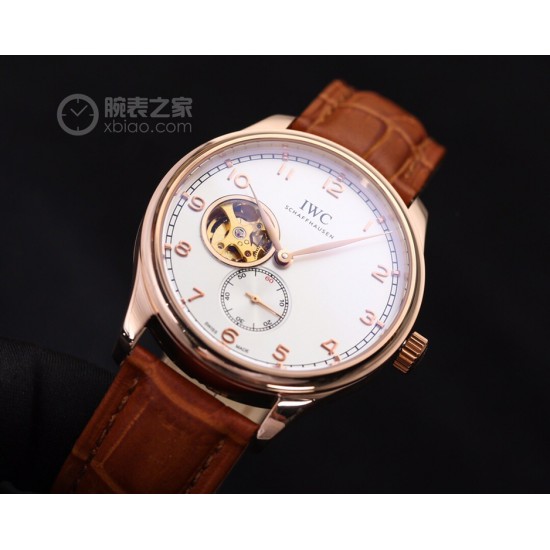 品牌：万国 IWC表带：真牛皮/316L精钢表带机芯：全自动机械机芯材料：矿物质超强镜面尺寸：直径41mm厚12mm！