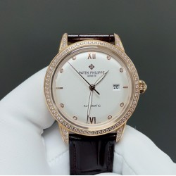 百达翡丽-PATEK PHILIPPE-火热新款式，新款锅盖，耗时长达8个月！超薄男士自动机械腕表，采用进口原装9015机芯，每小时振频28800次，零返修质量，直径40mm原装尺寸，超薄工艺8mm，锅盖玻璃材质！超强防水50米！专柜同款，一比一复刻！带上他锋芒尽显，气派不凡！耀眼光辉，永恒尊贵。⚠️请认准专业独家品质！欢迎转载