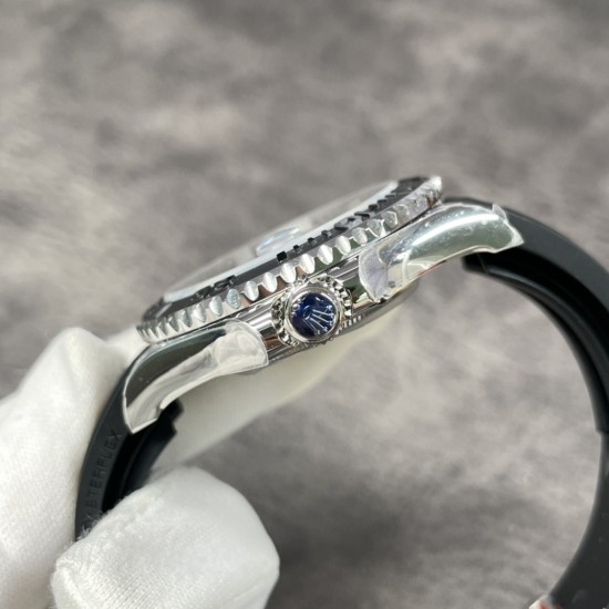 劳力士ROLEX游艇名仕型 3235机芯,双向旋转60分钟刻度外圈配哑黑色Cerachrom陶质圈口,凸显抛光立体数字!42mm直径 !新款时针增大,分针缩细,增强了可读性。新款Pyesterflex橡胶表带亦配备蚝式保险扣,人性化二级可剪设计,佩戴稳固从而更加舒适!字面刻度填充进口Chromalight长效果蓝色物料!tw出品!超级复刻!出货实拍 劳力士ROLEX游艇名仕型 3235机芯,双向旋转60分钟刻度外圈配哑黑色Cerachrom陶质圈口,凸显抛光立体数字!42mm直径 !新款时针增大,分针缩细,增强了可读性。新款Pyesterflex橡胶表带亦配备蚝式保险扣,人性化二级可剪设计,佩戴稳固从而更加舒适!字面刻度填充进口Chromalight长效果蓝色物料!tw出品!超级复刻!出货实拍