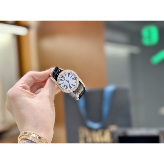 伯爵69Limelight Gala腕表超级版 正品级腕表尺寸32mm有鳄鱼皮表带,绢丝表带,牛皮表带可选运用一流的壳套打磨工艺,诠释伯爵优雅气质。表扣细节工艺,搭配施华洛世奇水钻,偶然一亮,清新脱俗。采用定制版瑞士石英机芯,续航给力,走时稳健,零返修。镶饰60颗明亮式切割钻(约0.92克拉)。表扣镶饰单颗明亮式切割施华洛世奇水钻(约0.01克拉)动人线条衬托优雅气质 伯爵69Limelight Gala腕表超级版 正品级腕表尺寸32mm有鳄鱼皮表带,绢丝表带,牛皮表带可选运用一流的壳套打磨工艺,诠释伯爵优雅气质。表扣细节工艺,搭配施华洛世奇水钻,偶然一亮,清新脱俗。采用定制版瑞士石英机芯,续航给力,走时稳健,零返修。镶饰60颗明亮式切割钻(约0.92克拉)。表扣镶饰单颗明亮式切割施华洛世奇水钻(约0.01克拉)动人线条衬托优雅气质