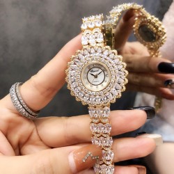 时装奢华版  肖邦-Chopard珠宝腕表：精致奢华；整表采用镶嵌技术；珍珠母贝；包镶流动水滴形透明锆钻，壳直径34mm 实拍 以创造艺术品的方式专注每一只腕表