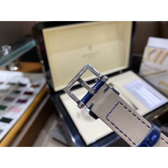 表中之王——百达翡丽   2021新款百达古典系列女款，型号7200R-001，表盘字面采用与官方一致乳白色粒纹表盘和金质立体字块，蓝宝石双卜玻璃，搭配超薄全自动机械机芯cal.240，超薄款牛皮，针扣款式与官方一致，表径34.6mm，厚度9.5mm，颜值真的不输积家卡地亚呀越看越美[哇]