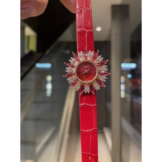 ❤️萧邦-Chopard❥ 高级珠宝系列腕表❥瑞士石英机芯 ❥ 表壳直径约34mm 厚度约9mm❥ 表壳的四周镶嵌一组精工细制的榄尖形切割宝石。分别采用白钻、绿钻、红钻、蓝钻镶嵌的腕表,品牌高级珠宝工坊通过经典珠宝腕表设计充分彰显工匠们所掌握的精湛技艺。 ❤️萧邦-Chopard❥ 高级珠宝系列腕表❥瑞士石英机芯 ❥ 表壳直径约34mm 厚度约9mm❥ 表壳的四周镶嵌一组精工细制的榄尖形切割宝石。分别采用白钻、绿钻、红钻、蓝钻镶嵌的腕表,品牌高级珠宝工坊通过经典珠宝腕表设计充分彰显工匠们所掌握的精湛技艺。