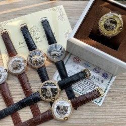 浪琴 Longines 精品情侣对表，携手而来，简约精致，品质精湛，热卖全城。采用全自动机械机芯，顶级316精钢表壳表带，矿物质超强镜面，男款尺寸40*12，女款尺寸 30*12