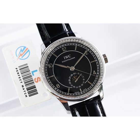 LS精品 2⃣️0⃣️2⃣️0⃣️新款万国IWC葡萄牙(复刻版)系列,日历和月相所有功能和原装机芯一致机芯改装复刻原装瑞士2824➖2全自动机芯(6位真日历与24小时日月星辰功能)振频:28800每小时振荡次数动力储备,尺寸:4111mm,双面蓝宝石水晶玻璃,意大利牛皮搭配原装扣,100米深度防水 LS精品 2⃣️0⃣️2⃣️0⃣️新款万国IWC葡萄牙(复刻版)系列,日历和月相所有功能和原装机芯一致机芯改装复刻原装瑞士2824➖2全自动机芯(6位真日历与24小时日月星辰功能)振频:28800每小时振荡次数动力储备,尺寸:4111mm,双面蓝宝石水晶玻璃,意大利牛皮搭配原装扣,100米深度防水