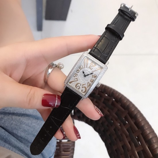法兰克穆勒Franck muller 全新爆版长岛系列 满天星闪闪发亮 经典时尚清晰数字面 女士潮流腕表 进口石英机芯 316L精钢表壳 舒适真牛皮表带 多个颜色可搭配 本款腕表备受时尚女性喜爱 在不同的场合 映耀着她们各自的独特个性与迷人风华 法兰克穆勒Franck muller 全新爆版长岛系列 满天星闪闪发亮 经典时尚清晰数字面 女士潮流腕表 进口石英机芯 316L精钢表壳 舒适真牛皮表带 多个颜色可搭配 本款腕表备受时尚女性喜爱 在不同的场合 映耀着她们各自的独特个性与迷人风华