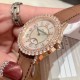实拍 积家-Jaeger-LeCoultre DAZZLING RENDEZ- VOUS MOON约会系列月相珠宝腕表月之女神,是浪漫与柔美的象征,她掌管着大自然中的潮起潮落和季节更替,是艺术家与诗人们的灵感源泉,在温润莹亮的白色珍珠母贝映衬下,晶莹璀璨的钻石散发出夜空般的静谧之美,表圈镶嵌108颗钻石,组成两个环绕表壳的同心圆。由36颗以爪镶工艺镶嵌的钻石组成的外圈,为光芒闪耀的表圈营造出轻盈美妙的质感,尺寸36mm的精钢表壳搭配进口瑞士石英,采用蓝宝石水晶玻璃。 实拍 积家-Jaeger-LeCoultre DAZZLING RENDEZ- VOUS MOON约会系列月相珠宝腕表月之女神,是浪漫与柔美的象征,她掌管着大自然中的潮起潮落和季节更替,是艺术家与诗人们的灵感源泉,在温润莹亮的白色珍珠母贝映衬下,晶莹璀璨的钻石散发出夜空般的静谧之美,表圈镶嵌108颗钻石,组成两个环绕表壳的同心圆。由36颗以爪镶工艺镶嵌的钻石组成的外圈,为光芒闪耀的表圈营造出轻盈美妙的质感,尺寸36mm的精钢表壳搭配进口瑞士石英,采用蓝宝石水晶玻璃。