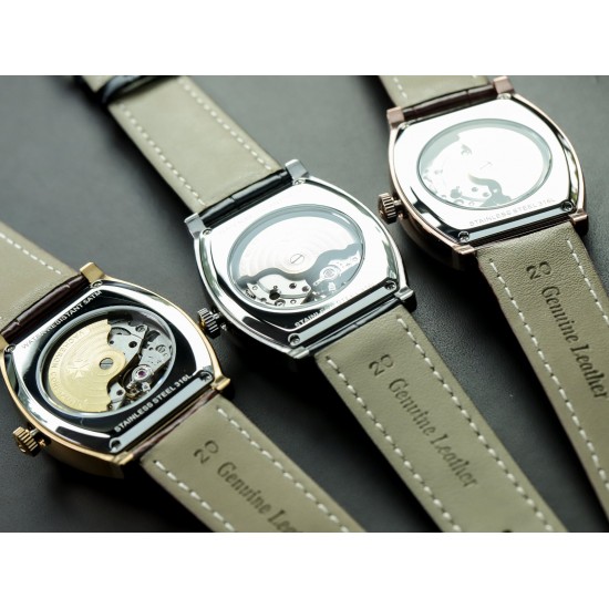 【品牌】:江诗丹顿(Vacheron Constantin )满天星系列【系列】:酒桶形马耳他 满天星【款式】:男士多功能腕表 【机芯】:原装进口西铁城全自动机械机芯 承载着高级制表新领域【玻璃】:蓝宝石【表带】:316精钢/原装精钢扣【表壳】:316精钢。 表盘直径:长40mm,宽37mm,厚10mm精美的曲线造就完美和谐的独特造,请认准机芯认准质量!(专注原装新机) 【品牌】:江诗丹顿(Vacheron Constantin )满天星系列【系列】:酒桶形马耳他 满天星【款式】:男士多功能腕表 【机芯】:原装进口西铁城全自动机械机芯 承载着高级制表新领域【玻璃】:蓝宝石【表带】:316精钢/原装精钢扣【表壳】:316精钢。 表盘直径:长40mm,宽37mm,厚10mm精美的曲线造就完美和谐的独特造,请认准机芯认准质量!(专注原装新机)