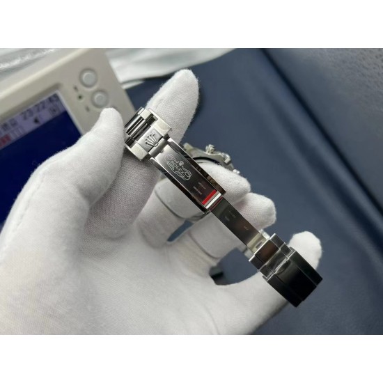 新款!ROLEX 劳力士迪通拿宇宙计型腕表116500LN系列 定制版特别款式,升级方面:1⃣️【直径】直径40MM,厚度12.2MM!接近原装厚度!2⃣️【机芯】搭载迪通拿4131自动上链机械机芯,厚度与正品保持一致,计时功能完美实现!3⃣️【材质】采用与原装一致的904L精钢,表带做工细腻完美!4⃣️【镜片】抗划损蓝宝石水晶玻璃镜面,通透性极佳! 新款!ROLEX 劳力士迪通拿宇宙计型腕表116500LN系列 定制版特别款式,升级方面:1⃣️【直径】直径40MM,厚度12.2MM!接近原装厚度!2⃣️【机芯】搭载迪通拿4131自动上链机械机芯,厚度与正品保持一致,计时功能完美实现!3⃣️【材质】采用与原装一致的904L精钢,表带做工细腻完美!4⃣️【镜片】抗划损蓝宝石水晶玻璃镜面,通透性极佳!