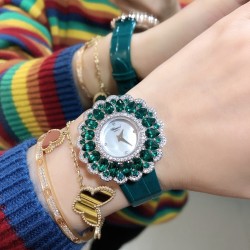 实拍 萧邦-Chopard❥ Precious Chopard系列❥瑞士石英机芯❥蓝宝石玻璃镜面❥表壳直径约36mm          厚度约8mm❥今年以“舞会”为主题，推出Precious Chopard系列高级珠宝与珠宝表新作。以钻石和多种彩色贵重宝石为Precious Chopard系列珠宝装饰出华丽的外衣，由最出色的珠宝师以卓绝工艺精心制作，散发出盛大晚会的恢宏气势。