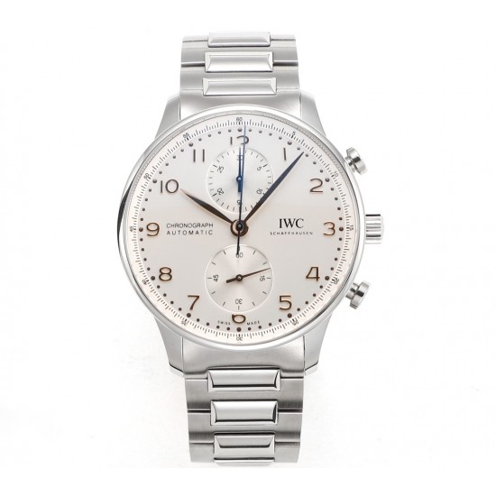 V6S新品,IWC万国表为其经典全新葡萄牙系列计时腕表推出首款精钢表链款式。IWC万国表首次为这款经典时计系列腕表配备精钢表链,令IWC万国表葡萄牙系列计时腕表更添几分灵活随性。表链经过抛光与拉丝工艺修饰,精密入微,优美雅致;蝴蝶式折叠表扣赋予其符合人体工学的贴心设计,细腻贴合手腕,佩戴无比舒适。配备精钢表链的全新表款采用精钢表壳,腕表内部搭载IWC万国表自制69355型计时机芯,坚固而精准,采用经典导柱轮设计,透过蓝宝石玻璃表背可纵览机芯风采。高效双向棘爪上链系统提供46小时动力储备。 V6S新品,IWC万国表为其经典全新葡萄牙系列计时腕表推出首款精钢表链款式。IWC万国表首次为这款经典时计系列腕表配备精钢表链,令IWC万国表葡萄牙系列计时腕表更添几分灵活随性。表链经过抛光与拉丝工艺修饰,精密入微,优美雅致;蝴蝶式折叠表扣赋予其符合人体工学的贴心设计,细腻贴合手腕,佩戴无比舒适。配备精钢表链的全新表款采用精钢表壳,腕表内部搭载IWC万国表自制69355型计时机芯,坚固而精准,采用经典导柱轮设计,透过蓝宝石玻璃表背可纵览机芯风采。高效双向棘爪上链系统提供46小时动力储备。