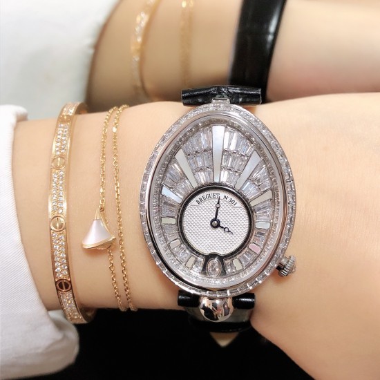 实拍 Breguet 宝玑 最新系列 满天星T钻 经典的蓝钢宝玑指针 机芯是进口自动上链机 我们一直正品完美复刻 那不勒斯皇后款 绝对的女神气质名媛款 最重要的是百搭得来不失少女心 必入款❗带上一秒变女神,各种派对,晚会,聚会,约会,发布会,让你BlingBling 实拍 Breguet 宝玑 最新系列 满天星T钻 经典的蓝钢宝玑指针 机芯是进口自动上链机 我们一直正品完美复刻 那不勒斯皇后款 绝对的女神气质名媛款 最重要的是百搭得来不失少女心 必入款❗带上一秒变女神,各种派对,晚会,聚会,约会,发布会,让你BlingBling