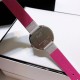 伯爵-PIAGET POSSESSION 系列,全新高级珠宝系列,18K白金镶钻,旋转式表圈,镶嵌37颗圆型美钻,寓意着时来运转,富贵逼人,采用轻柔的缎面材质皮带,与钻石散发的耀眼光芒造型形成优雅对比。Piageet 以逾百年的奢华珠宝腕间闪耀之作铺镶满钻的字面 挑战美学工艺的界限 独特大胆的创意风格与凝练腕间的璀璨美学,正待 与您邂逅。尺寸29X6.8mm「MX实拍」 伯爵-PIAGET POSSESSION 系列,全新高级珠宝系列,18K白金镶钻,旋转式表圈,镶嵌37颗圆型美钻,寓意着时来运转,富贵逼人,采用轻柔的缎面材质皮带,与钻石散发的耀眼光芒造型形成优雅对比。Piageet 以逾百年的奢华珠宝腕间闪耀之作铺镶满钻的字面 挑战美学工艺的界限 独特大胆的创意风格与凝练腕间的璀璨美学,正待 与您邂逅。尺寸29X6.8mm「MX实拍」