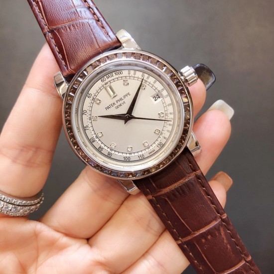 百达翡丽-PATEK PHILPPE 明珠天津雕花机(机械) 蓝宝石玻璃镜面 进口意大利牛皮 尺寸:直径:38mm 高度:约11mm 百达翡丽-PATEK PHILPPE 明珠天津雕花机(机械) 蓝宝石玻璃镜面 进口意大利牛皮 尺寸:直径:38mm 高度:约11mm