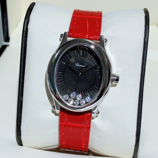实拍 萧邦-ChopardHappy Sport Oval 石英版本腕表精钢表壳制表工艺与优雅美学风格巧妙结合,以此来展示女性魅力和技术性能。玫瑰金真空电镀材质,既优雅又时尚,以圆润柔美的曲线演绎隽永女性魅力。萧邦对象征永恒的椭圆形展现新颖诠释,打造出一款献给女性的臻礼,许下一个象征快乐的诚挚诺言。Happy Spor欢快嬉戏、自由旋转的水钻珠子在两片蓝宝石水晶之间愉悦轻舞。表壳 约30mm珍珠贝壳彩色表盘搭配光泽亮皮纹表带针扣穿戴C表扣。 实拍 萧邦-ChopardHappy Sport Oval 石英版本腕表精钢表壳制表工艺与优雅美学风格巧妙结合,以此来展示女性魅力和技术性能。玫瑰金真空电镀材质,既优雅又时尚,以圆润柔美的曲线演绎隽永女性魅力。萧邦对象征永恒的椭圆形展现新颖诠释,打造出一款献给女性的臻礼,许下一个象征快乐的诚挚诺言。Happy Spor欢快嬉戏、自由旋转的水钻珠子在两片蓝宝石水晶之间愉悦轻舞。表壳 约30mm珍珠贝壳彩色表盘搭配光泽亮皮纹表带针扣穿戴C表扣。