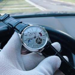 SJ出品  品牌：江诗丹顿༶VacheronConstantinv Z2 款式：尊贵绅士潮男腕表༶机械尺寸：43mm13mm 机芯：三针飞轮月相机械镜面：矿物质水晶玻璃材料：316精钢表扣：折叠扣 精致打造 三杰完美呈现༶精品力推༶欢迎转载 SJ为你精心挑选超真实男士机械腕表