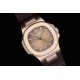 【“薄”大精深 从“芯”出发】全新升级V2版本 PATEK 。PHILPPE——鹦鹉螺5711/1A系列强势回归。1：1全新开模修正三件套壳 厚度仅9mm，修正了以往偏厚的现象，使之佩戴更贴合手腕。搭载全新定制版9015改原装CaI.324 S C洗花机芯。突破了无加夹板的情况下摆轮位置同步正品！定制级的人体工程学表带 修正了表带的铰链部分...[更多]