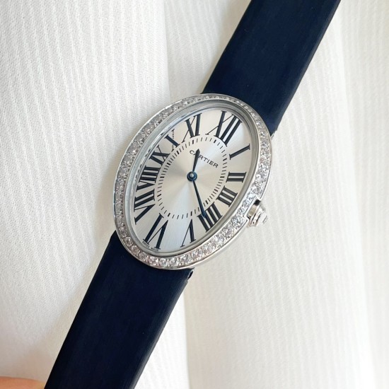 Baignoire de Cartier / oval shape / silver with diamonds Width 28mm . length 39mm 卡地亚创新与复古撞击的审美 / Baignoire腕表卡地亚浴缸系列,法式优雅的椭圆形设计搭配柔软绢丝表带,便捷式折叠表扣,略微弯曲的表壳完美贴合手腕曲线,配载瑞士石英机芯,淬火钢蓝剑形指针,耐磨损镜面,宽度28mm ,长度39mm Baignoire de Cartier / oval shape / silver with diamonds Width 28mm . length 39mm 卡地亚创新与复古撞击的审美 / Baignoire腕表卡地亚浴缸系列,法式优雅的椭圆形设计搭配柔软绢丝表带,便捷式折叠表扣,略微弯曲的表壳完美贴合手腕曲线,配载瑞士石英机芯,淬火钢蓝剑形指针,耐磨损镜面,宽度28mm ,长度39mm