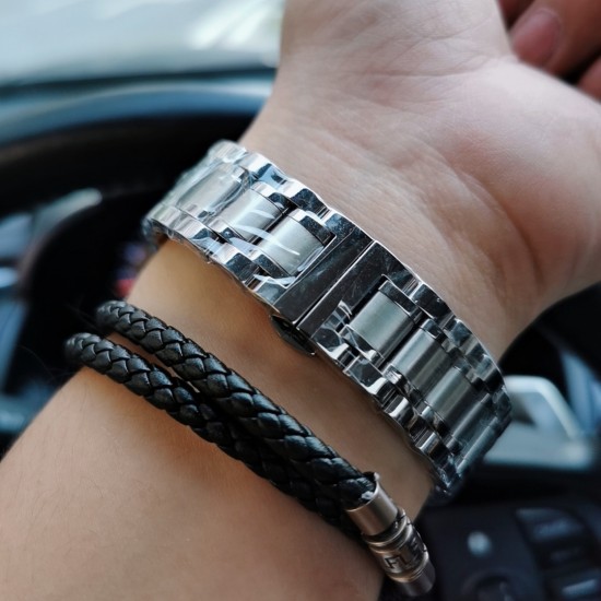 劳力士 ROLEX R2 简约而典雅的316L精钢壳套 镶入钨钢材质 台湾工厂最高工艺塑造 搭载最新原装进口机械机芯(零返修)蓝宝石防刮镜面,原装蝴蝶按扣,塑造顶级完美腕表。绅士所拥有的标准尺寸40mm*11mm。高贵雅致及精美细腻的工艺!对完美的不懈追求 三杰精致推荐男士机械腕表 SJ为你精心制作超真实写照 劳力士 ROLEX R2 简约而典雅的316L精钢壳套 镶入钨钢材质 台湾工厂最高工艺塑造 搭载最新原装进口机械机芯(零返修)蓝宝石防刮镜面,原装蝴蝶按扣,塑造顶级完美腕表。绅士所拥有的标准尺寸40mm*11mm。高贵雅致及精美细腻的工艺!对完美的不懈追求 三杰精致推荐男士机械腕表 SJ为你精心制作超真实写照
