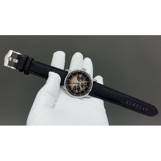 APF爱彼-AP,CODE11.59自动上链计时码表系列1️⃣材料:316L精钢2️⃣机芯:采用稳定7750机芯改原装Calibre44013️⃣玻璃镜面采用防眩水晶篮宝玻璃4️⃣表带进口意大利小牛皮以及帆布皮带5️⃣表扣实用原装针扣5️⃣防水:10度防水可以潜水300米6️⃣尺寸:41mm APF爱彼-AP,CODE11.59自动上链计时码表系列1️⃣材料:316L精钢2️⃣机芯:采用稳定7750机芯改原装Calibre44013️⃣玻璃镜面采用防眩水晶篮宝玻璃4️⃣表带进口意大利小牛皮以及帆布皮带5️⃣表扣实用原装针扣5️⃣防水:10度防水可以潜水300米6️⃣尺寸:41mm
