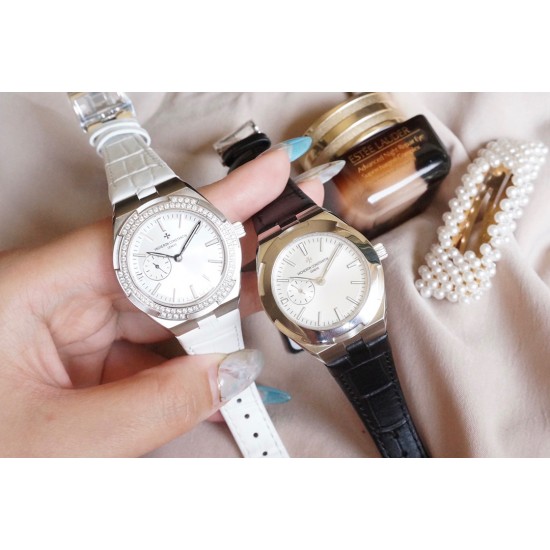 Vacheron Constantin江诗丹顿纵横四海系列OVERSEAS女款小号型2300v/2305v【表壳】表径3610.8mm 同步原装 质感细腻大方 蓝宝石镜面【字面】表盘经旭日纹缎面拉丝工艺处理 深邃优雅 18k金时标均带白色夜光涂层【机芯】CITIZEN8系列改Cal.5300机芯(机芯稳定零返修 )后原装18k纳米镀金质摆陀【表带扣】半马其他十字三片折叠式表扣 进口牛皮表带越欣赏 越懂欣赏 Vacheron Constantin江诗丹顿纵横四海系列OVERSEAS女款小号型2300v/2305v【表壳】表径3610.8mm 同步原装 质感细腻大方 蓝宝石镜面【字面】表盘经旭日纹缎面拉丝工艺处理 深邃优雅 18k金时标均带白色夜光涂层【机芯】CITIZEN8系列改Cal.5300机芯(机芯稳定零返修 )后原装18k纳米镀金质摆陀【表带扣】半马其他十字三片折叠式表扣 进口牛皮表带越欣赏 越懂欣赏