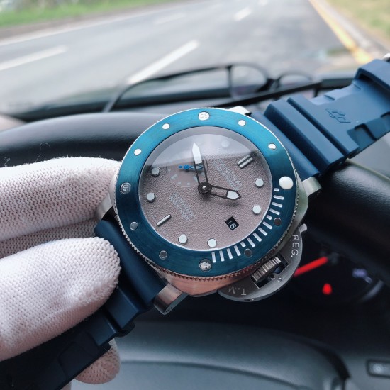 沛纳海 新款来袭SUBMERSIBLE 潜行系列,型号PAM00959 直径47mm,厚度15mm,矿物质强化玻璃,逆时针旋转表圈附分度标,配蓝色嵌入式陶瓷转盘,进口硅胶带,装配全自动机芯!精品奉献,彰显男士魅力,欢迎转载 三杰精心推荐男士机械腕表 SJ为你精心挑选超真实实物图拍摄 沛纳海 新款来袭SUBMERSIBLE 潜行系列,型号PAM00959 直径47mm,厚度15mm,矿物质强化玻璃,逆时针旋转表圈附分度标,配蓝色嵌入式陶瓷转盘,进口硅胶带,装配全自动机芯!精品奉献,彰显男士魅力,欢迎转载 三杰精心推荐男士机械腕表 SJ为你精心挑选超真实实物图拍摄