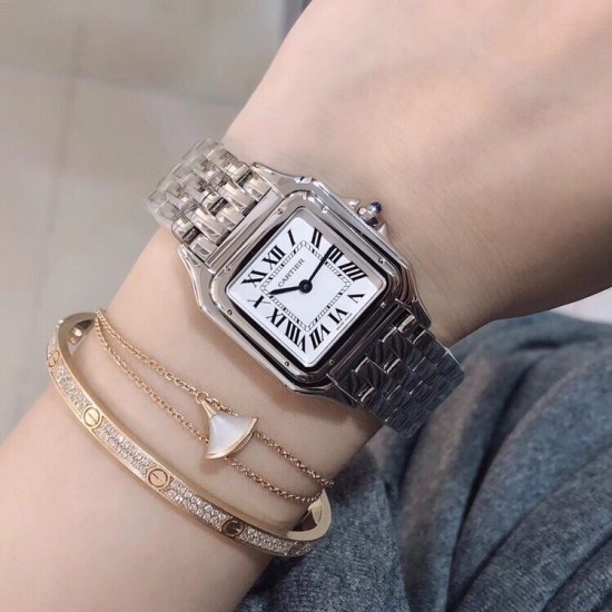 Cartier 卡地亚 猎豹 Panthre de Cartier华丽而不羁,线条流畅,柔软服帖于腕间,宛若在肌肤上翩翩起舞。独特的造型彰显成熟优雅、自信动人的女性形象。 Cartier 卡地亚 猎豹 Panthre de Cartier华丽而不羁,线条流畅,柔软服帖于腕间,宛若在肌肤上翩翩起舞。独特的造型彰显成熟优雅、自信动人的女性形象。