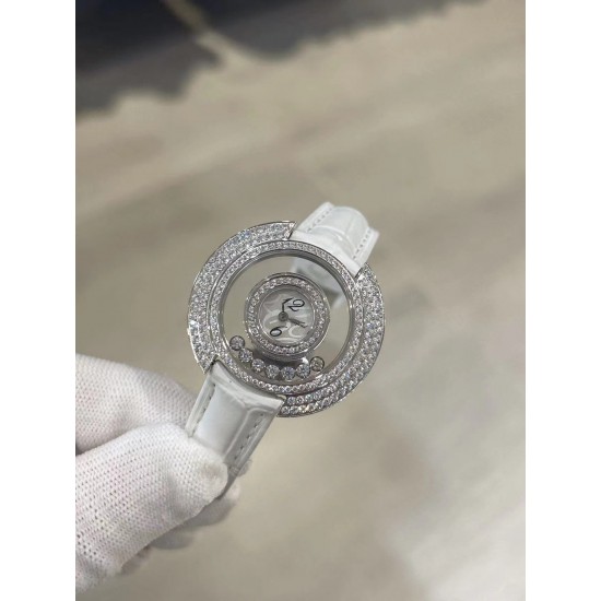 萧邦最新款奢华镶钻白富美的名媛感！飞碟造型 优雅精致体现在细节各种质感 瑞士石英表 说不出的各种美[色]女神必备