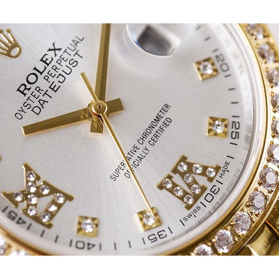 LS精品 〔最高品质 年末巨献〕劳力士(Rolex)日志月相型,一一问世便卓而不凡,品德超群,庄重、实用、不显浮华的风格广受成功人士喜爱,逐渐深刻人心,并备受各界人士推重。品质精良,工艺精湛,糅合尊贵、典雅和独特气质于一身,位列世界手表业之翘楚,904蚝式钢 18k微纳米电镀金,直径41mm 厚度1.0,全自动进口机芯,21600每小时振荡次数,动力储备48小时,表带:五珠带,三度防水性能,9字位日月星辰美轮美奂,返修率几乎为零,请君放心购! LS精品 〔最高品质 年末巨献〕劳力士(Rolex)日志月相型,一一问世便卓而不凡,品德超群,庄重、实用、不显浮华的风格广受成功人士喜爱,逐渐深刻人心,并备受各界人士推重。品质精良,工艺精湛,糅合尊贵、典雅和独特气质于一身,位列世界手表业之翘楚,904蚝式钢 18k微纳米电镀金,直径41mm 厚度1.0,全自动进口机芯,21600每小时振荡次数,动力储备48小时,表带:五珠带,三度防水性能,9字位日月星辰美轮美奂,返修率几乎为零,请君放心购!