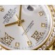 LS精品 〔最高品质 年末巨献〕劳力士(Rolex)日志月相型,一一问世便卓而不凡,品德超群,庄重、实用、不显浮华的风格广受成功人士喜爱,逐渐深刻人心,并备受各界人士推重。品质精良,工艺精湛,糅合尊贵、典雅和独特气质于一身,位列世界手表业之翘楚,904蚝式钢 18k微纳米电镀金,直径41mm 厚度1.0,全自动进口机芯,21600每小时振荡次数,动力储备48小时,表带:五珠带,三度防水性能,9字位日月星辰美轮美奂,返修率几乎为零,请君放心购! LS精品 〔最高品质 年末巨献〕劳力士(Rolex)日志月相型,一一问世便卓而不凡,品德超群,庄重、实用、不显浮华的风格广受成功人士喜爱,逐渐深刻人心,并备受各界人士推重。品质精良,工艺精湛,糅合尊贵、典雅和独特气质于一身,位列世界手表业之翘楚,904蚝式钢 18k微纳米电镀金,直径41mm 厚度1.0,全自动进口机芯,21600每小时振荡次数,动力储备48小时,表带:五珠带,三度防水性能,9字位日月星辰美轮美奂,返修率几乎为零,请君放心购!