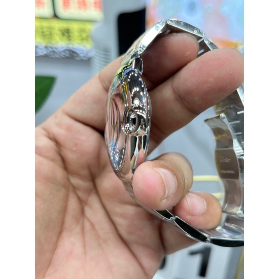 “黑色气球”!Cartier 卡地亚 蓝气球系列 以风格细腻,格调优雅著称,精钢表壳的色泽度使得腕表如气球般轻盈,罗马数字时标在表盘上显得复古深邃,蓝宝石玻璃镜面 烧钢蓝指针! “黑色气球”!Cartier 卡地亚 蓝气球系列 以风格细腻,格调优雅著称,精钢表壳的色泽度使得腕表如气球般轻盈,罗马数字时标在表盘上显得复古深邃,蓝宝石玻璃镜面 烧钢蓝指针!