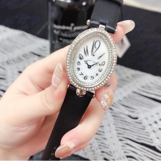 2019新款Breguet-宝玑那不勒斯皇后系列! 史上最强最美 绝对值得拥有的一款 拱桥弧形、表盘用天然白色珍珠母贝 阿拉伯数字时符 经典的蓝钢宝玑指针,完美复刻 那不勒斯皇后款 绝对的女神气质名媛款 最重要的是百搭得来不失少女心 必入款❗带上一秒变女神,各种派对,晚会,聚会,约会,发布会,让你BlingBling 2019新款Breguet-宝玑那不勒斯皇后系列! 史上最强最美 绝对值得拥有的一款 拱桥弧形、表盘用天然白色珍珠母贝 阿拉伯数字时符 经典的蓝钢宝玑指针,完美复刻 那不勒斯皇后款 绝对的女神气质名媛款 最重要的是百搭得来不失少女心 必入款❗带上一秒变女神,各种派对,晚会,聚会,约会,发布会,让你BlingBling