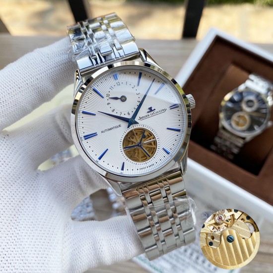 积家 Jaeger Lecoultre 精品男士腕表,多功能设计,技艺精湛,独具匠心,尊贵大气,绅士风范。采用全自动机械机芯,顶级316精钢表壳,进口小牛皮表带,矿物质超强镜面,尺寸43*13 积家 Jaeger Lecoultre 精品男士腕表,多功能设计,技艺精湛,独具匠心,尊贵大气,绅士风范。采用全自动机械机芯,顶级316精钢表壳,进口小牛皮表带,矿物质超强镜面,尺寸43*13