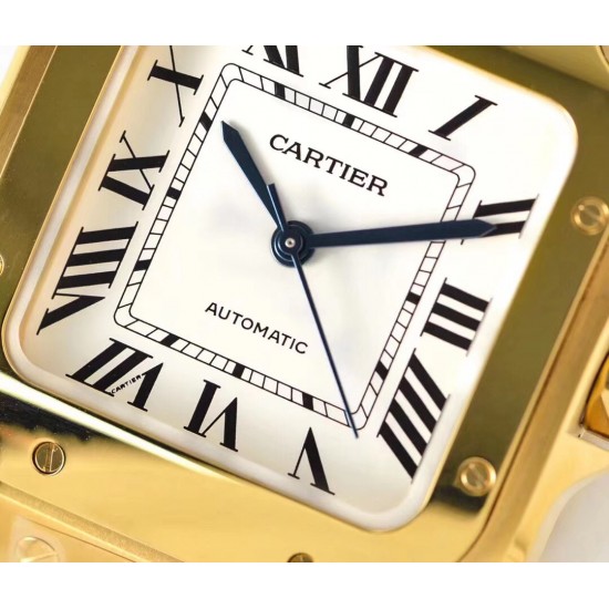 【BV出品】santos de Cartier腕表 山度士女装表款 表壳 七角形表冠 镶嵌一颗多切面蓝宝石 阳光射线纹饰效果表盘,剑型蓝钢指针 蓝宝石水晶镜面 配备“SmartLink”表链调节装置 可配鳄鱼皮或牛皮表带 搭配双重折叠表扣 表带均配备“QuickSwitch”表带快速替换装置 表壳宽度:35.1毫米 表壳厚度:8.83毫米 防水深度10巴(约100米) 【BV出品】santos de Cartier腕表 山度士女装表款 表壳 七角形表冠 镶嵌一颗多切面蓝宝石 阳光射线纹饰效果表盘,剑型蓝钢指针 蓝宝石水晶镜面 配备“SmartLink”表链调节装置 可配鳄鱼皮或牛皮表带 搭配双重折叠表扣 表带均配备“QuickSwitch”表带快速替换装置 表壳宽度:35.1毫米 表壳厚度:8.83毫米 防水深度10巴(约100米)