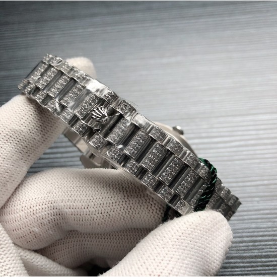 劳力士ROLEX R40 SF Factory 新款Oyster Perpetual Pearlmaster 39(蚝式恒动Pearlmaster 39)腕表,堪为宝石镶嵌腕表系列之瑰宝。 永恒黄金腕表镶嵌最珍稀的钻石,充分展现劳力士在宝石镶嵌方面的非凡技艺。品牌:Rolex劳力士系列:蚝式恒动腕表机芯:全自动机械表带:镶钻精钢表链尺寸:43.5 x 13mm材料:316精钢+蓝宝石玻璃 三杰精致推荐男士机械腕表 SJ为你精心打造超真实实物图拍摄 劳力士ROLEX R40 SF Factory 新款Oyster Perpetual Pearlmaster 39(蚝式恒动Pearlmaster 39)腕表,堪为宝石镶嵌腕表系列之瑰宝。 永恒黄金腕表镶嵌最珍稀的钻石,充分展现劳力士在宝石镶嵌方面的非凡技艺。品牌:Rolex劳力士系列:蚝式恒动腕表机芯:全自动机械表带:镶钻精钢表链尺寸:43.5 x 13mm材料:316精钢+蓝宝石玻璃 三杰精致推荐男士机械腕表 SJ为你精心打造超真实实物图拍摄