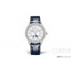实拍 积家-Jaeger-LeCoultre DAZZLING RENDEZ- VOUS MOON约会系列月相珠宝腕表月之女神,是浪漫与柔美的象征,她掌管着大自然中的潮起潮落和季节更替,是艺术家与诗人们的灵感源泉,在温润莹亮的白色珍珠母贝映衬下,晶莹璀璨的钻石散发出夜空般的静谧之美,表圈镶嵌108颗 钻石,组成两个环绕表壳的同心圆。由36颗以爪镶工艺镶嵌的 钻石组成的外圈,为光芒闪耀的表圈营造出轻盈美妙的质感,尺寸36mm的精钢表壳搭配进口瑞士石英,采用蓝宝石水晶玻璃。 实拍 积家-Jaeger-LeCoultre DAZZLING RENDEZ- VOUS MOON约会系列月相珠宝腕表月之女神,是浪漫与柔美的象征,她掌管着大自然中的潮起潮落和季节更替,是艺术家与诗人们的灵感源泉,在温润莹亮的白色珍珠母贝映衬下,晶莹璀璨的钻石散发出夜空般的静谧之美,表圈镶嵌108颗 钻石,组成两个环绕表壳的同心圆。由36颗以爪镶工艺镶嵌的 钻石组成的外圈,为光芒闪耀的表圈营造出轻盈美妙的质感,尺寸36mm的精钢表壳搭配进口瑞士石英,采用蓝宝石水晶玻璃。