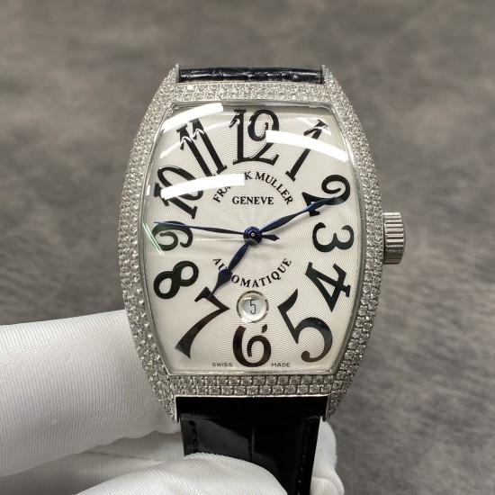 Franck Muller 法兰克穆勒满钻 FM 法穆兰 Casablanca系列 8880 B SC DT自动机械腕表 酒桶形精钢抛光表壳 穹型蓝宝石镜面 镜面与表壳完美拼合 镶嵌施华洛世奇水晶表盘 日历窗口镶嵌放大镜 日本西铁城8205自动机械机芯 客户定制美洲鳄鱼皮表带 针扣 39.5mmX55.3mm 出货实拍 Franck Muller 法兰克穆勒满钻 FM 法穆兰 Casablanca系列 8880 B SC DT自动机械腕表 酒桶形精钢抛光表壳 穹型蓝宝石镜面 镜面与表壳完美拼合 镶嵌施华洛世奇水晶表盘 日历窗口镶嵌放大镜 日本西铁城8205自动机械机芯 客户定制美洲鳄鱼皮表带 针扣 39.5mmX55.3mm 出货实拍