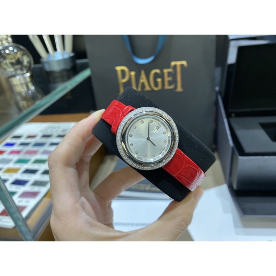 全网女生听我的!买它…❤️。 伯爵“时来运转”顶级奢侈品入门款第一眼看到它的时候我一眼就中,首先是外观设计足够百搭,旋转式表圈可自由转动,外层一圈可来回转动 很有寓意、一起“转动,遇见非凡”。百搭中号34尺寸!上手很秀气,彩色鳄鱼皮可轻松拆卸 看上去就高端,机芯采用瑞士进口石英机芯,螺旋式表圈316L精钢打磨抛光 表面光亮如镜、表盘内圈钻石刻度 11颗⭕️圆形美钻、外圈42颗圆形美钻 全网女生听我的!买它…❤️。 伯爵“时来运转”顶级奢侈品入门款第一眼看到它的时候我一眼就中,首先是外观设计足够百搭,旋转式表圈可自由转动,外层一圈可来回转动 很有寓意、一起“转动,遇见非凡”。百搭中号34尺寸!上手很秀气,彩色鳄鱼皮可轻松拆卸 看上去就高端,机芯采用瑞士进口石英机芯,螺旋式表圈316L精钢打磨抛光 表面光亮如镜、表盘内圈钻石刻度 11颗⭕️圆形美钻、外圈42颗圆形美钻