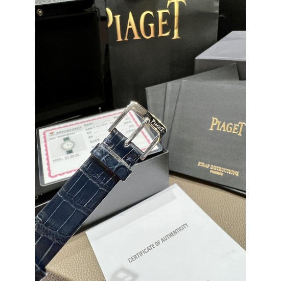 真钻来了 伯爵“时来运转”顶级奢侈品入门款第一眼看到它的时候我一眼就中,首先是外观设计足够百搭,➕上外层一圈可来回转动 很有寓意、一起“转动,遇见非凡”。大号34mm,深蓝色鳄鱼皮可轻松拆卸 看上去就高端,机芯采用瑞士进口石英机芯,螺旋式表圈316L精钢打磨抛光 表面光亮如镜、表盘内圈钻石刻度真钻,圈口外镶2.5分真钻 ,字面刻度11颗真钻,内外都是真钻 ,如假包换附上一表一证 真钻来了 伯爵“时来运转”顶级奢侈品入门款第一眼看到它的时候我一眼就中,首先是外观设计足够百搭,➕上外层一圈可来回转动 很有寓意、一起“转动,遇见非凡”。大号34mm,深蓝色鳄鱼皮可轻松拆卸 看上去就高端,机芯采用瑞士进口石英机芯,螺旋式表圈316L精钢打磨抛光 表面光亮如镜、表盘内圈钻石刻度真钻,圈口外镶2.5分真钻 ,字面刻度11颗真钻,内外都是真钻 ,如假包换附上一表一证