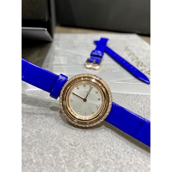 全网女生听我的!买它…❤️。 伯爵“时来运转”顶级奢侈品入门款精致的 29mm尺寸大小!第一眼看到它的时候我一眼就中,首先是外观设计足够百搭,➕上外层一圈可来回转动 很有寓意、一起“转动,遇见非凡”。上手很秀气,彩色鳄鱼皮可轻松拆卸 看上去就高端,机芯采用瑞士进口石英机芯,螺旋式表圈316L精钢打磨抛光 表面光亮如镜、表盘内圈钻石刻度 11颗⭕️圆形美钻(约0.07克拉)外圈一颗圆形美钻(约0.05克拉) 全网女生听我的!买它…❤️。 伯爵“时来运转”顶级奢侈品入门款精致的 29mm尺寸大小!第一眼看到它的时候我一眼就中,首先是外观设计足够百搭,➕上外层一圈可来回转动 很有寓意、一起“转动,遇见非凡”。上手很秀气,彩色鳄鱼皮可轻松拆卸 看上去就高端,机芯采用瑞士进口石英机芯,螺旋式表圈316L精钢打磨抛光 表面光亮如镜、表盘内圈钻石刻度 11颗⭕️圆形美钻(约0.07克拉)外圈一颗圆形美钻(约0.05克拉)