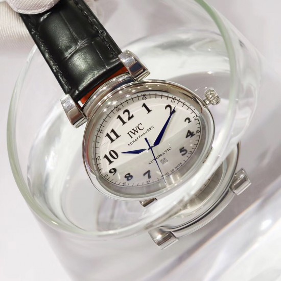 IWC万国 系列:150周年达文西系列1:1原装高端复刻 尺寸:40mm【表壳】每一个浑圆型的表壳都经过制表师专心致志的打磨,可移动式表耳使表带更加贴合手腕。两者配合使腕表产生独特的复古魅力。【机芯】采用优雅纤薄!!的海鸥独家定制自动上弦机芯,具备逆时针调试日历的功能(吻合正品)我们精心制作出万国表独特的外观魅力,更是追求复刻其内在的灵魂。 IWC万国 系列:150周年达文西系列1:1原装高端复刻 尺寸:40mm【表壳】每一个浑圆型的表壳都经过制表师专心致志的打磨,可移动式表耳使表带更加贴合手腕。两者配合使腕表产生独特的复古魅力。【机芯】采用优雅纤薄!!的海鸥独家定制自动上弦机芯,具备逆时针调试日历的功能(吻合正品)我们精心制作出万国表独特的外观魅力,更是追求复刻其内在的灵魂。