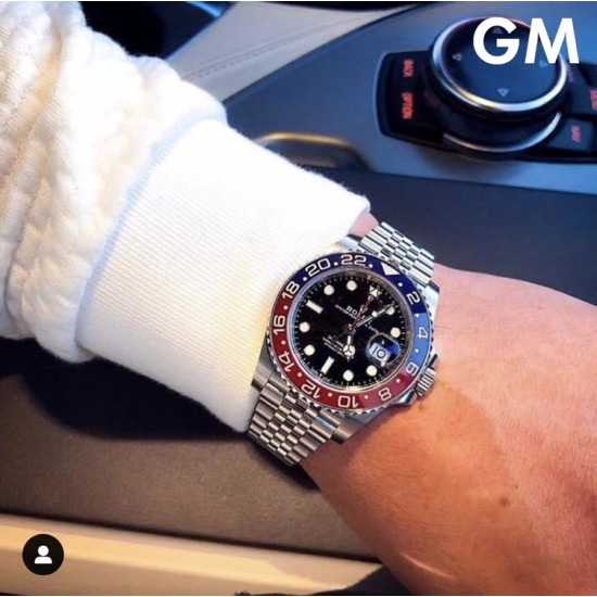 劳力士 Rolex 格林尼治 黑蓝 可乐圈——904L蚝式钢腕表惊艳登场!传承90几年的蚝式经典。搭配无缝双色Cerachrom 24 小时刻度陶制表圈,精钢打造的独特五珠链带,每一个表节都能灵活自如! 劳力士 Rolex 格林尼治 黑蓝 可乐圈——904L蚝式钢腕表惊艳登场!传承90几年的蚝式经典。搭配无缝双色Cerachrom 24 小时刻度陶制表圈,精钢打造的独特五珠链带,每一个表节都能灵活自如!