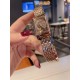 新款积家经典翻转系列高级女士腕表[飞吻][飞吻]精钢表壳，独特设计180度旋转翻盖，内置瑞士石英机芯，走时精准稳定！真皮表带，尺寸1比1[色][色]尺寸：23*34mm 厚度：13.5mm】